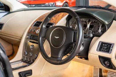 DB9